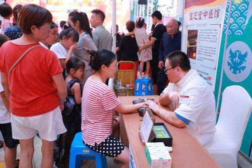 传承中医文化，守护银龄健康——成都宝芝堂中医馆受邀参加2025天府银龄芳华艺术团节目展演暨养生服务活动